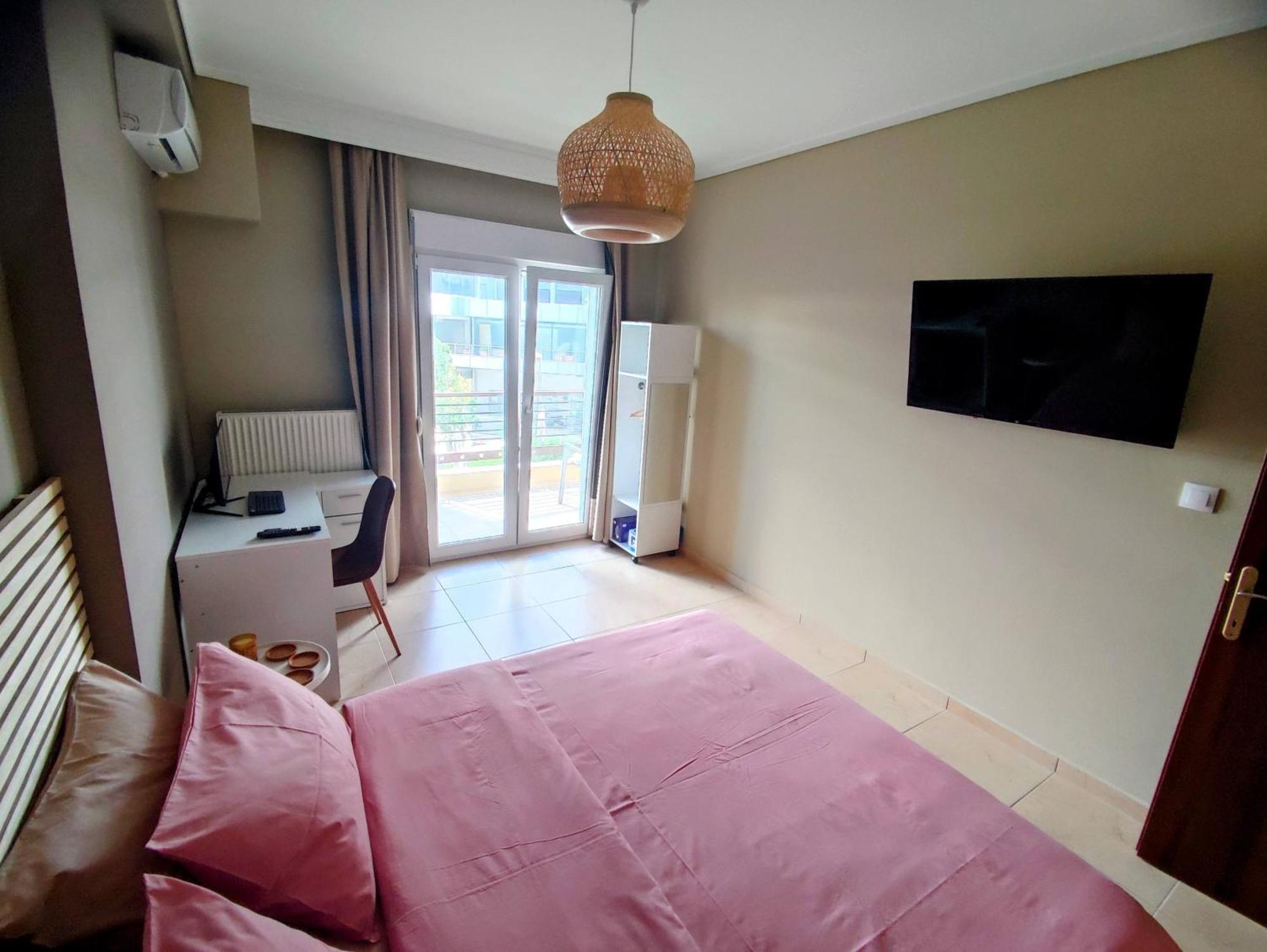 Cozy Apt! Friends & Family - Private Paid Parking Appartement Thessaloniki